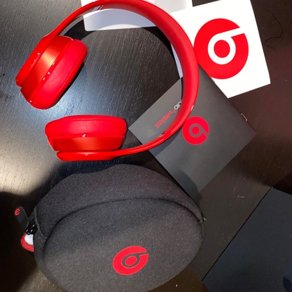 BEATS SOLO2 WIRELESS HEADPHONES - Picture 4 of 5